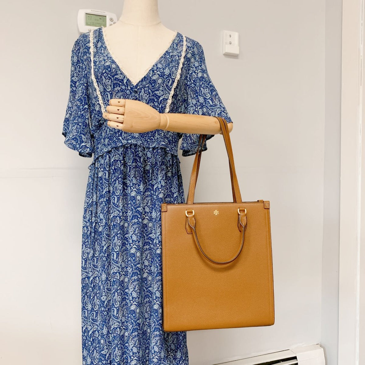 Tory Burch 136173 Blake Black Medium Pebbled Leather Shopping Tote Bag Handbag IN Brown Tory Burch 136173 Blake Black Medium Pebbled Leather Shopping Tote Bag Handbag IN Brown